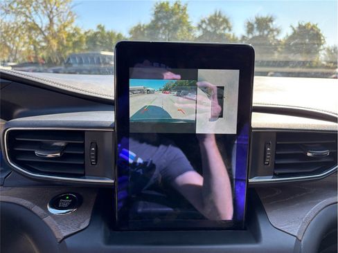 Used 2020 Ford Explorer Platinum w/ Premium Technology Package image 33