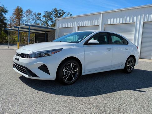 Used 2024 Kia Forte LXS image 2