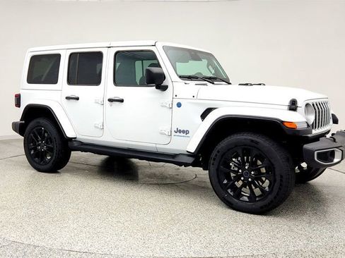 Used 2025 Jeep Wrangler Unlimited Sahara image 3