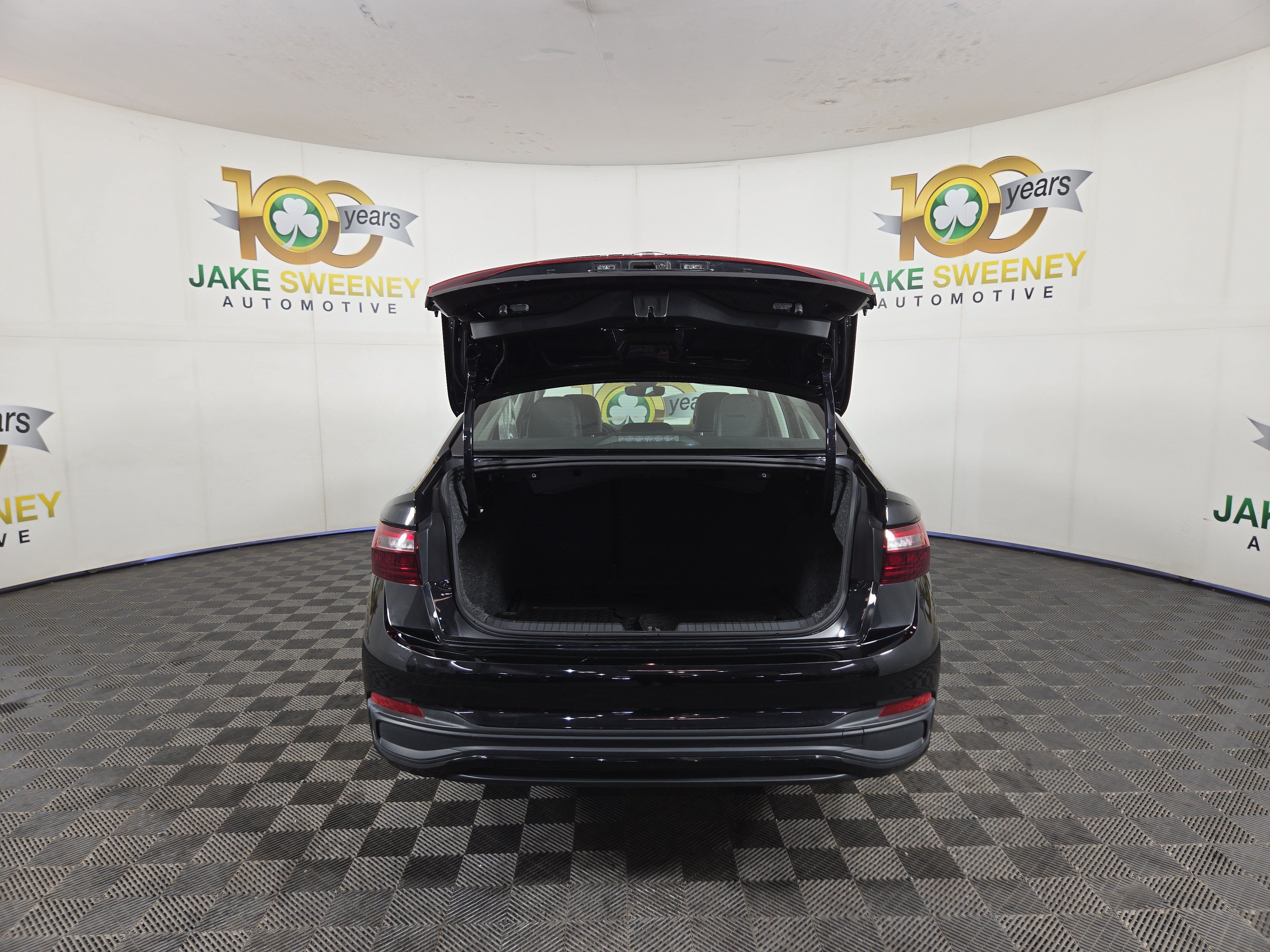 Used 2025 Volkswagen Jetta SE FWD image 31