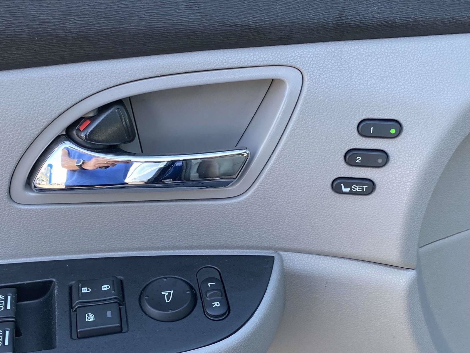 Used 2015 Honda Odyssey Touring Elite image 16