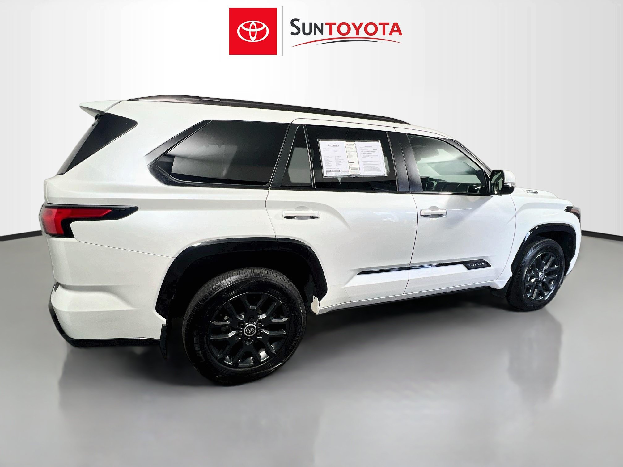 Used 2024 Toyota Sequoia Platinum AWD/4WD image 4