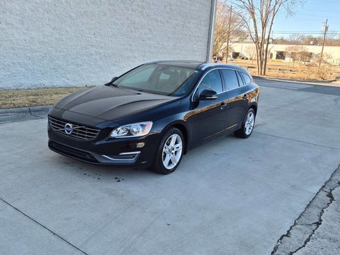 Used 2015 Volvo V60 T5 Premier image 2