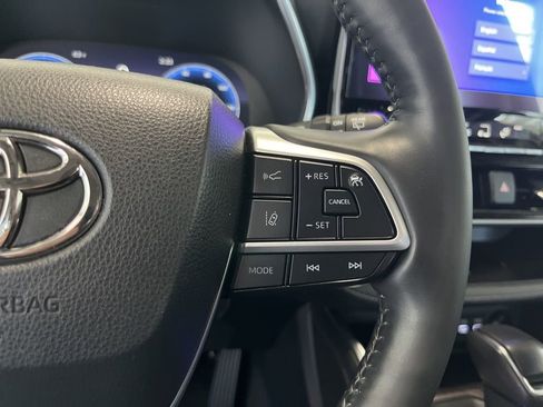 Used 2023 Toyota Highlander Platinum image 8