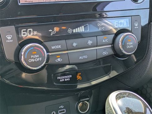 Used 2019 Nissan Rogue SL w/ Premium Package image 23