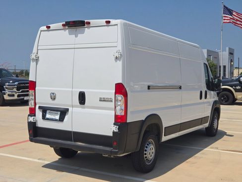 Used 2025 RAM ProMaster 2500 w/ Convenience Group FWD image 3