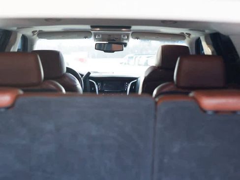 Used 2016 Cadillac Escalade ESV Luxury image 40