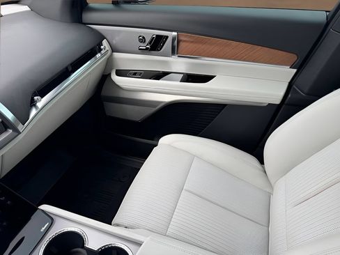 New 2027 Cadillac Vistiq Luxury w/ LPO, Floor Liner Package AWD/4WD image 34