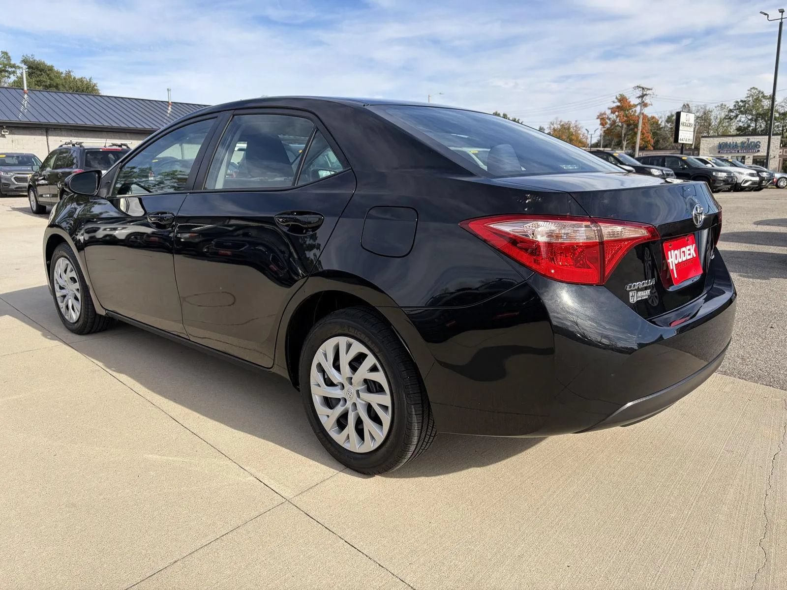 Used 2018 Toyota Corolla LE FWD image 6