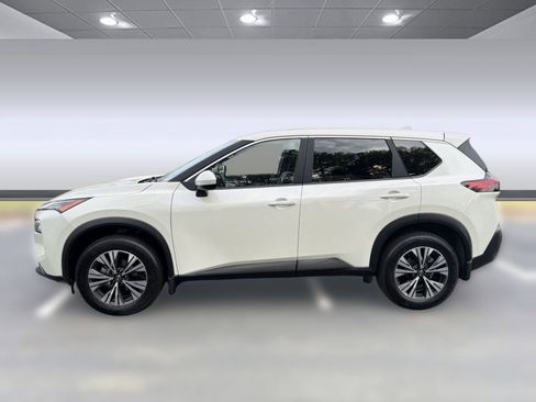 Used 2023 Nissan Rogue SV image 2