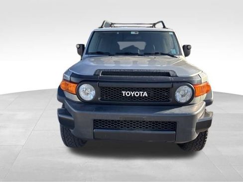 Used 2010 Toyota FJ Cruiser 4WD image 2