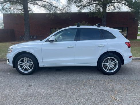 Used 2017 Audi Q5 2.0T Premium Plus w/ Technology Package image 2