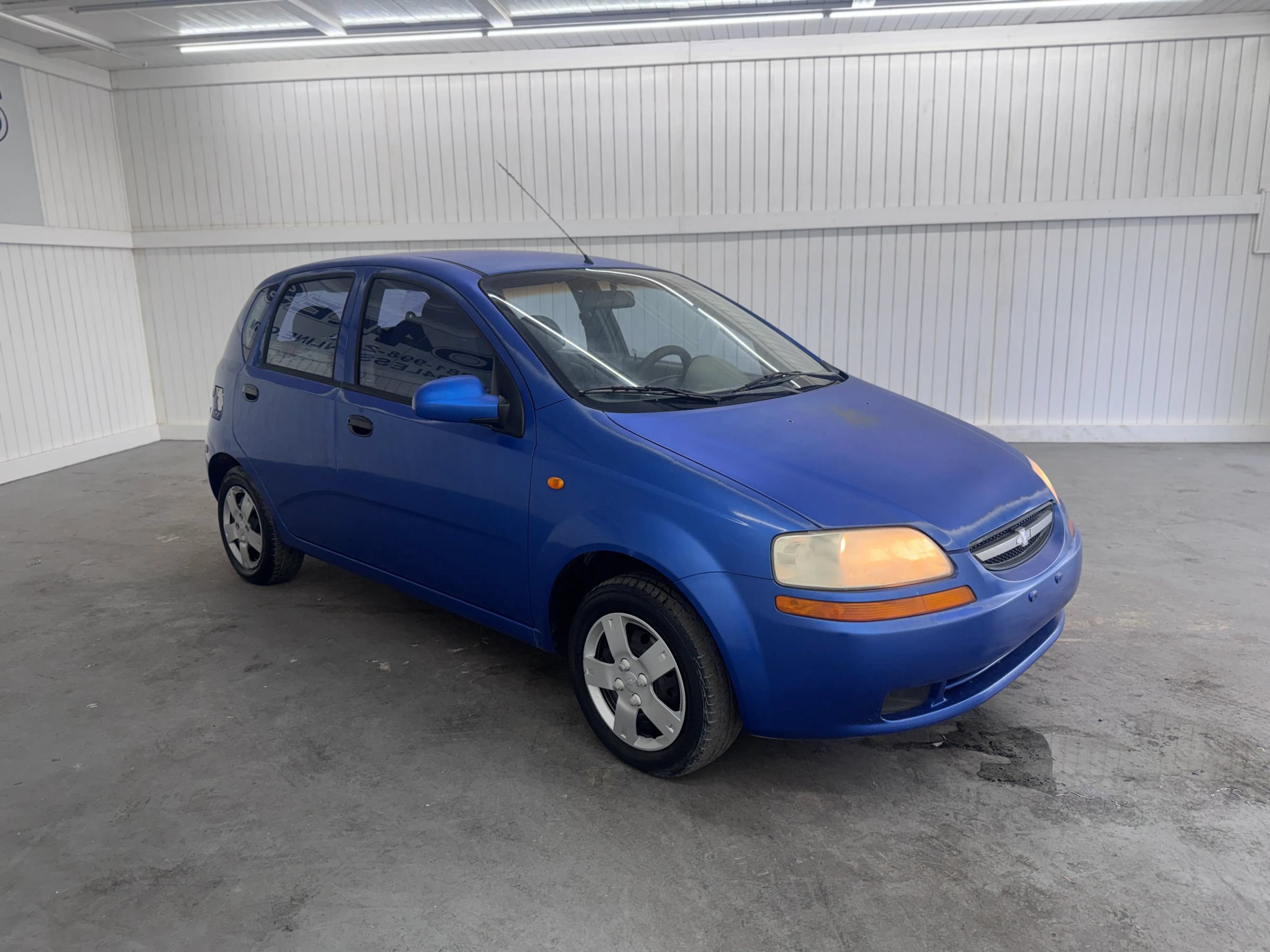 Used 2004 Chevrolet Aveo Hatchback FWD image 3