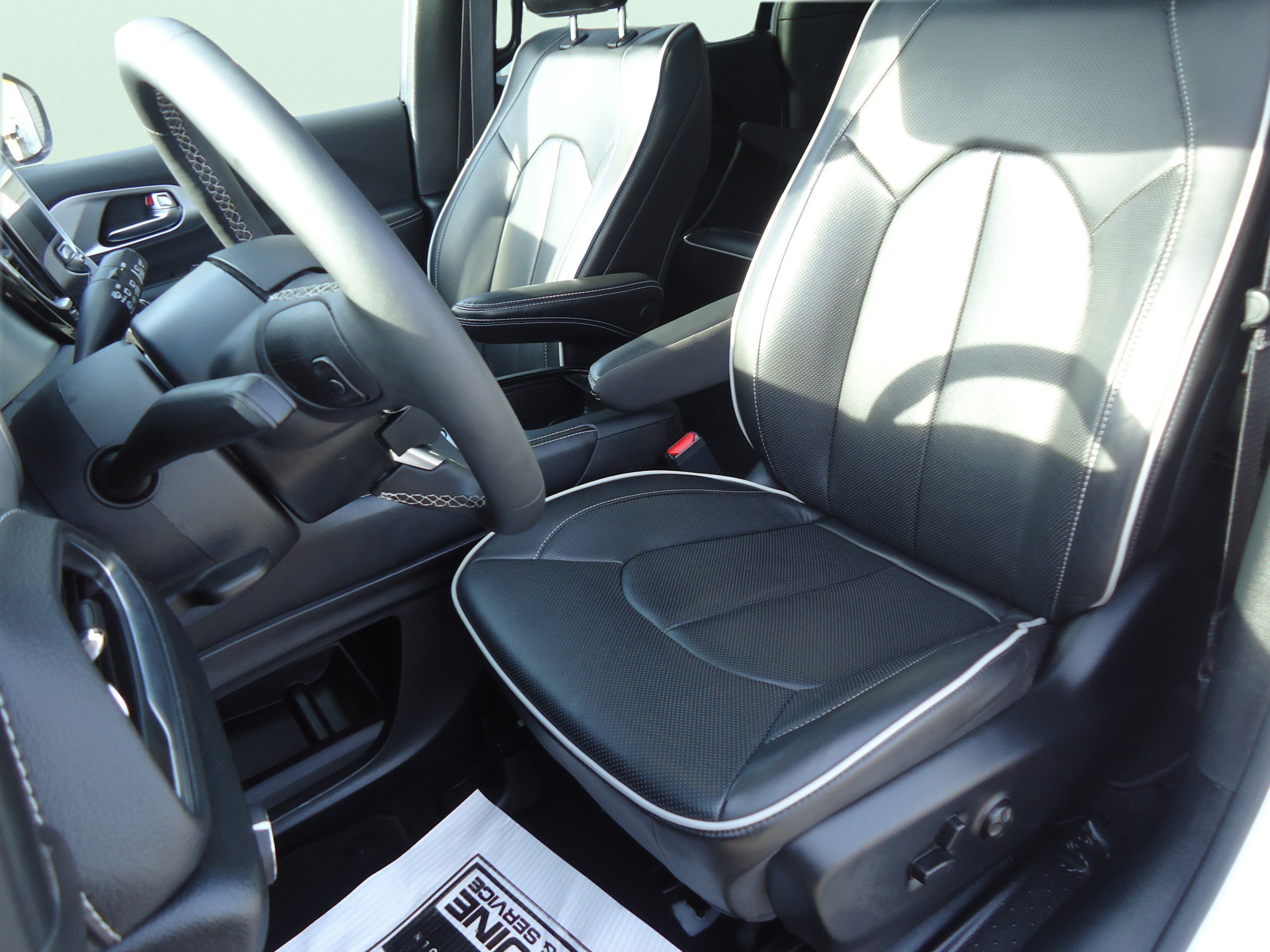 Used 2026 Chrysler Pacifica Limited FWD image 22