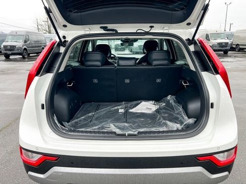 Used 2024 Kia Niro EX image 9