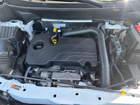 Used 2025 Chevrolet Equinox LT FWD image 32