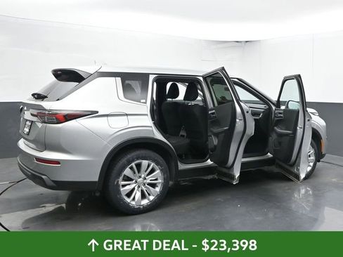 Used 2025 Mitsubishi Outlander ES image 59