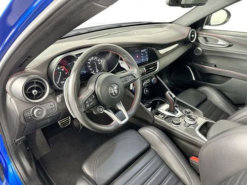 Used 2023 Alfa Romeo Giulia Estrema AWD/4WD image 3