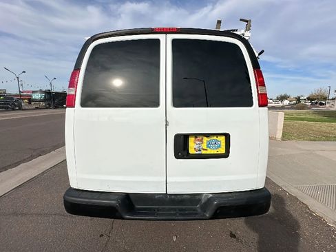 Used 2017 Chevrolet Express 2500 image 3