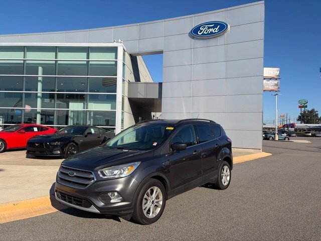 Used 2017 Ford Escape SE w/ Equipment Group 201A FWD image 1