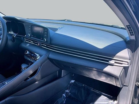 Used 2023 Hyundai Elantra SEL w/ Cargo Package FWD image 18