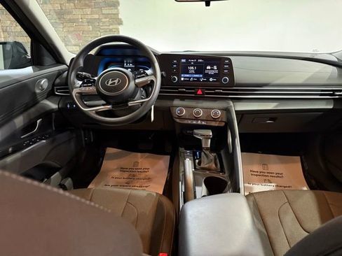 New 2025 Hyundai Elantra SE image 22