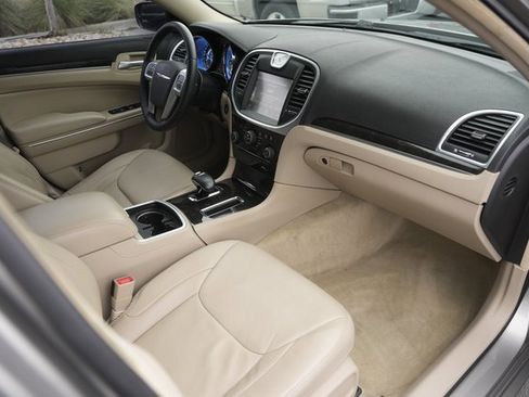Used 2014 Chrysler 300 image 17