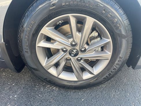 Used 2020 Kia Optima LX image 9