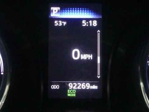 Used 2020 Toyota Camry SE w/ Sunroof Package image 33