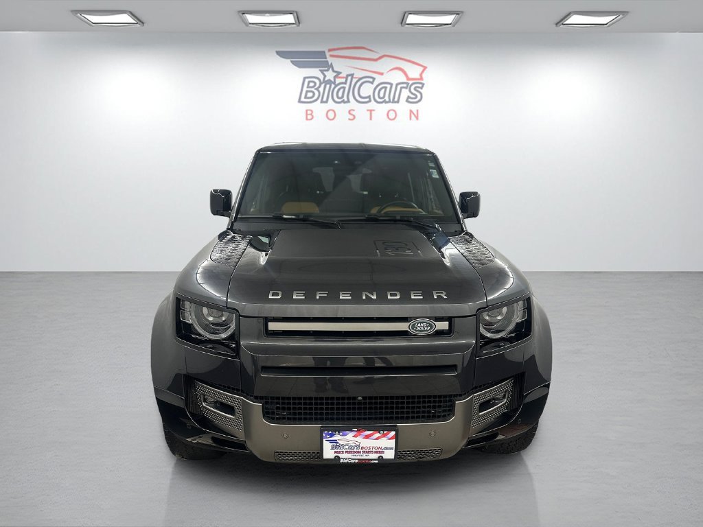 Used 2024 Land Rover Defender 130 X-Dynamic SE AWD/4WD image 2