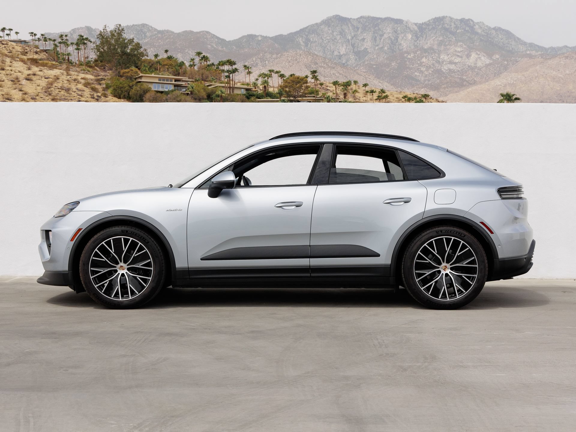 Certified 2025 Porsche Macan Electric RWD image 2