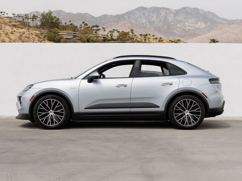 Used 2025 Porsche Macan Electric RWD image 2
