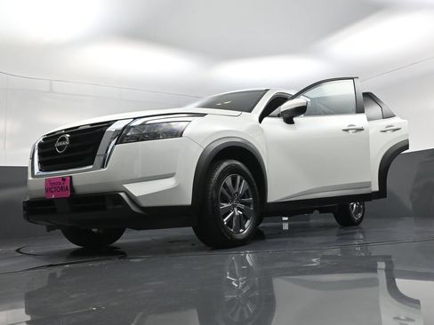Used 2024 Nissan Pathfinder SV FWD image 27