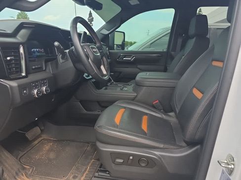 Used 2025 GMC Sierra 2500 AT4 w/ AT4 Premium Plus Package AWD/4WD image 5