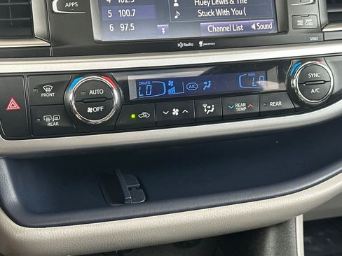 Used 2015 Toyota Highlander XLE AWD/4WD image 22