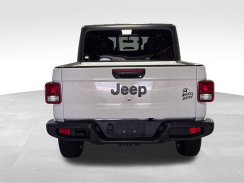 Certified 2021 Jeep Gladiator Willys image 18