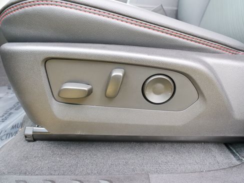 Used 2024 GMC Canyon AT4X image 15