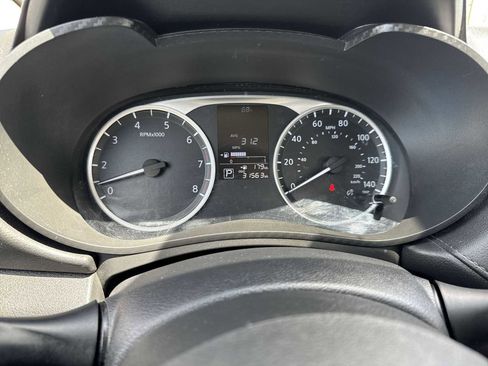 Used 2024 Nissan Versa S w/ Trunk Package image 30