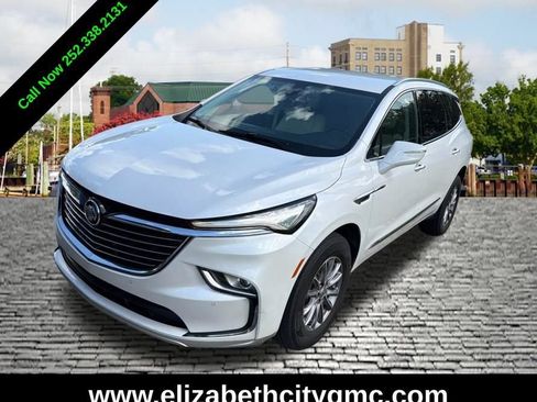 Used 2023 Buick Enclave Essence FWD image 1