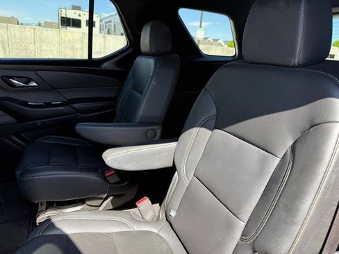 Used 2023 Chevrolet Traverse LT w/ LT Premium Package AWD/4WD image 18