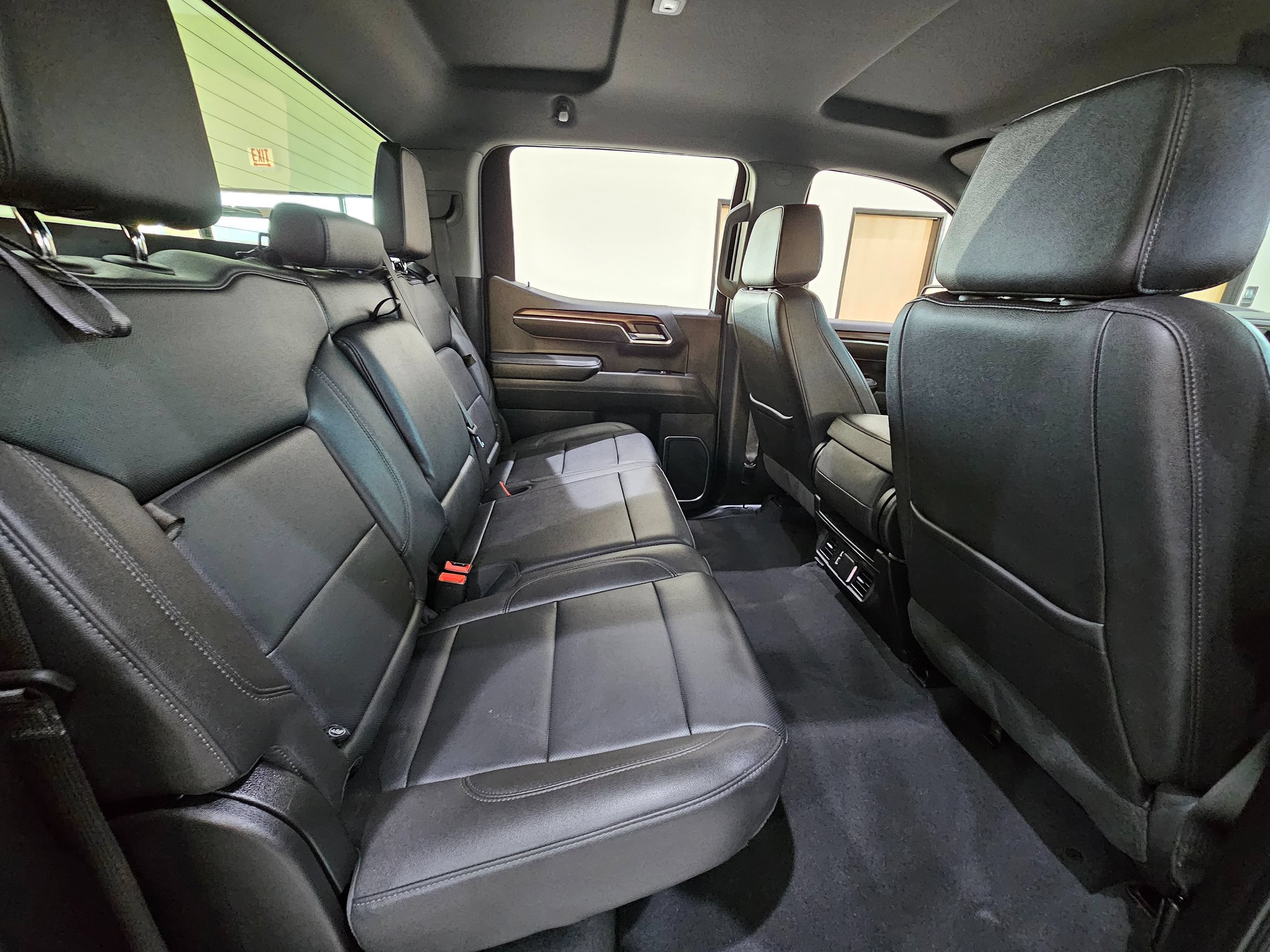 Used 2024 GMC Sierra 1500 SLT AWD/4WD image 30