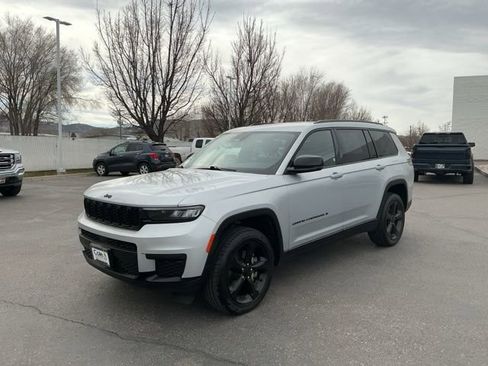 Used 2023 Jeep Grand Cherokee L Laredo image 8