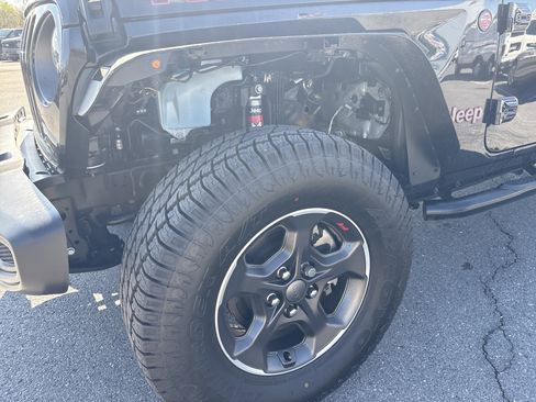 Used 2022 Jeep Gladiator Rubicon AWD/4WD image 13