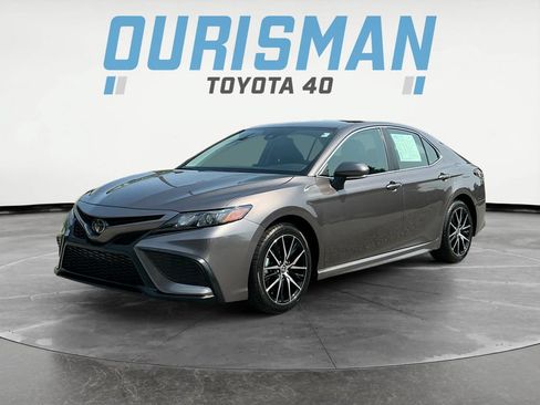 Used 2024 Toyota Camry SE FWD image 3