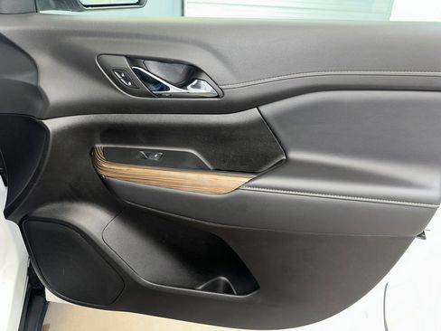 Certified 2023 GMC Acadia SLE w/ Driver Convenience Package image 32