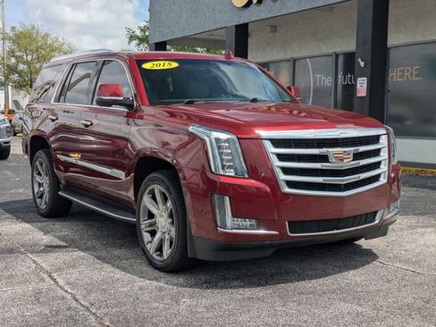 Used 2018 Cadillac Escalade Luxury RWD image 3