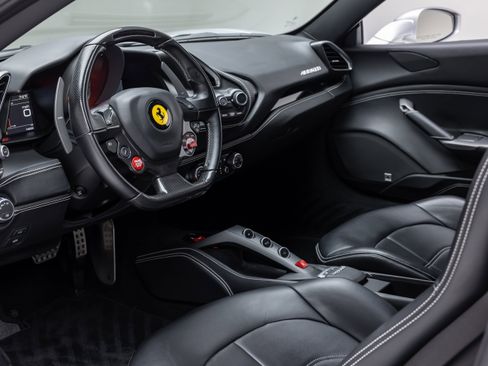 Certified 2018 Ferrari 488 GTB RWD image 31