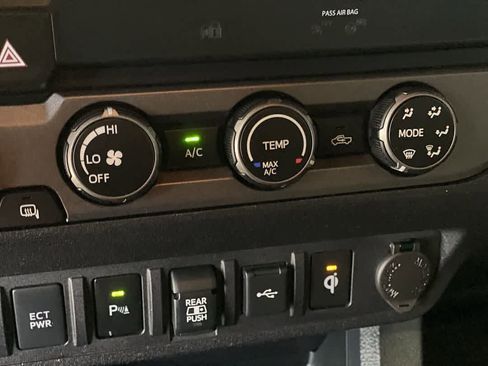 Used 2020 Toyota Tacoma TRD Sport w/ Technology Package image 20