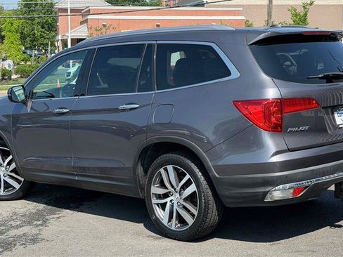 Used 2017 Honda Pilot Touring image 4