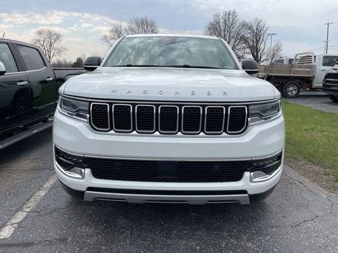 Used 2023 Jeep Wagoneer L Series II image 2